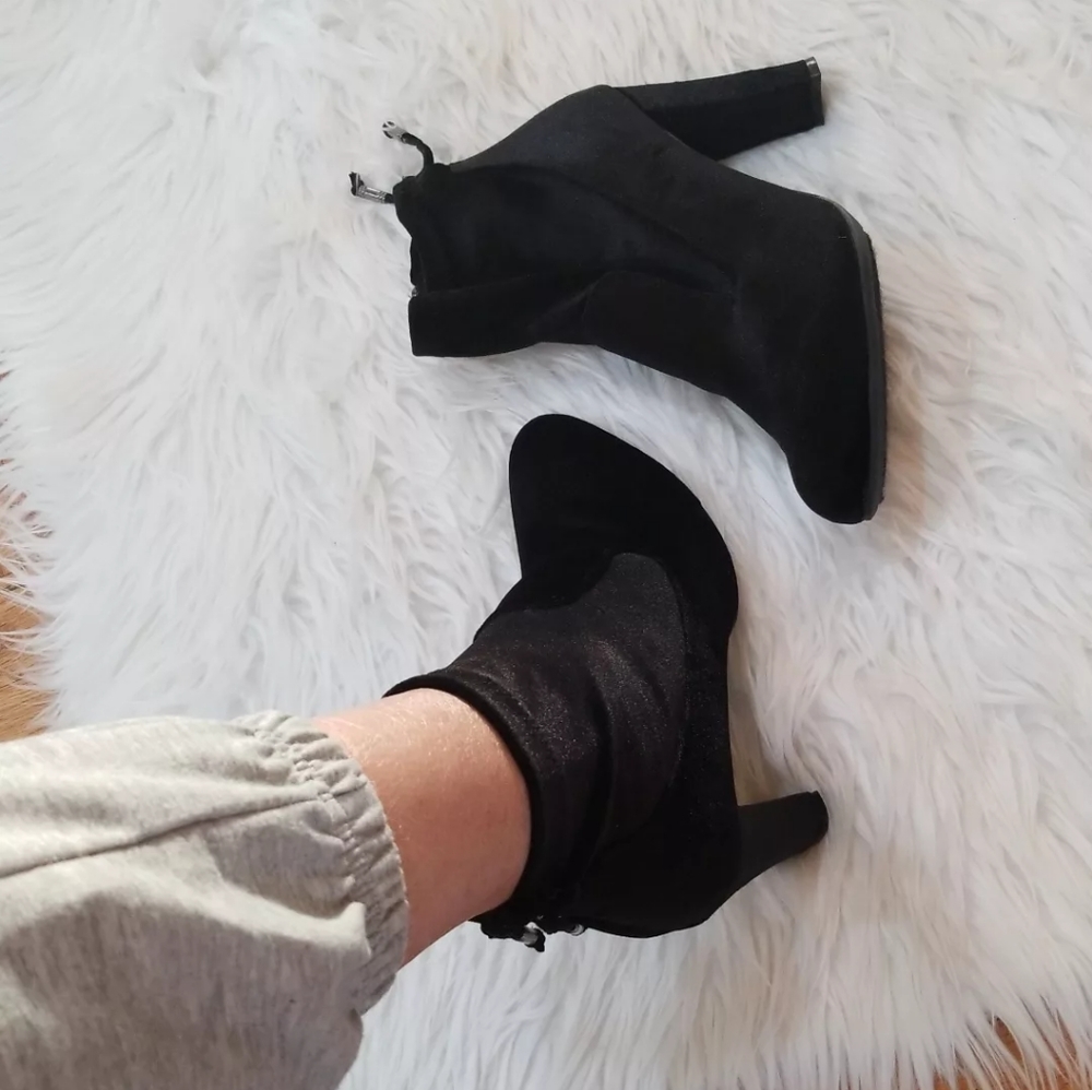 Black Velvet Heeled Ankle Boots SIZE 7 1/2 M, "With Zip Closure on the side.